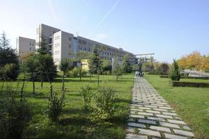 西北大學(xué)八旬老教授退而不休 堅持“義務(wù)講課”