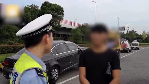 四歲兒子開車兩歲女兒坐副駕，道路交通安全不容忽視