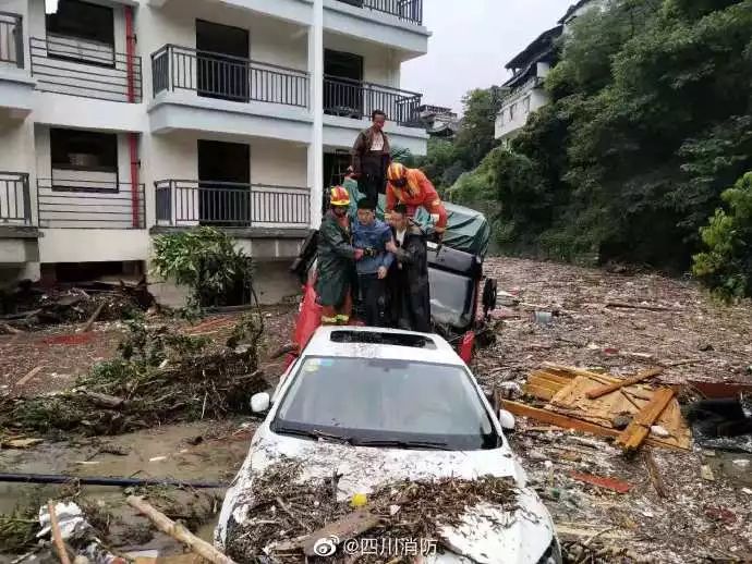 最不愿見(jiàn)到災(zāi)難的地方又受災(zāi)，汶川航拍畫(huà)面令人揪心