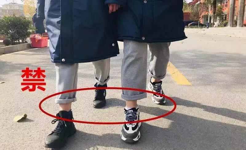 一學(xué)校嚴(yán)查“露腳踝”現(xiàn)象！這個危害健康的壞習(xí)慣，快讓孩子遠(yuǎn)離！