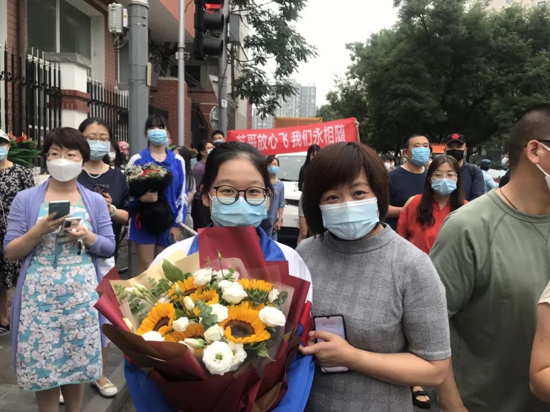 最貼心的高三考生家長：孩子考好了我抱抱她，考不好我緊緊抱抱她