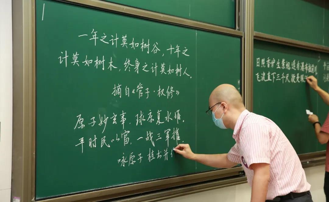 不舍得擦的板書(shū)又上新了！這些高顏值板書(shū)你最喜歡哪個(gè)？ ｜特別關(guān)注