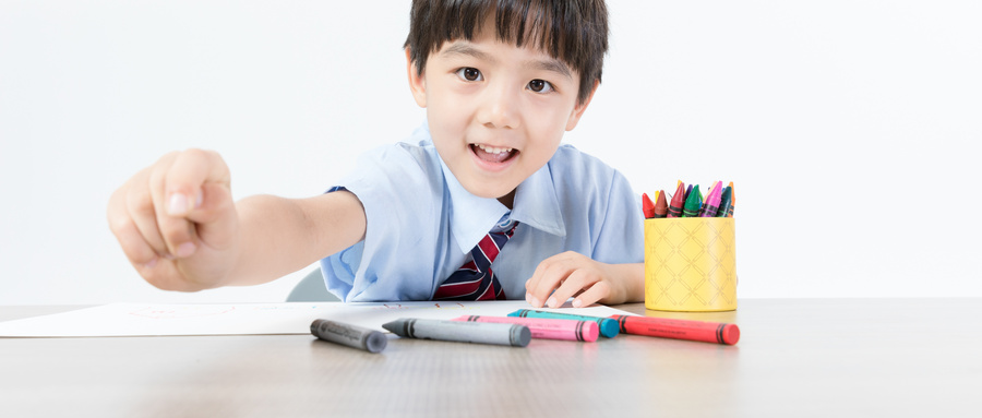 培養(yǎng)一個(gè)心理陽(yáng)光的孩子，教育專(zhuān)家給了九個(gè)建議