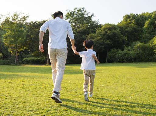 父親，是你決定了孩子中學(xué)能否過(guò)好！當(dāng)?shù)亩己煤每纯?